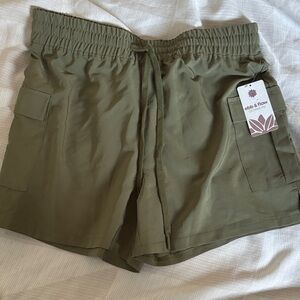 NWT Ebb & Flow Olive Drawstring Women’s Shorts
